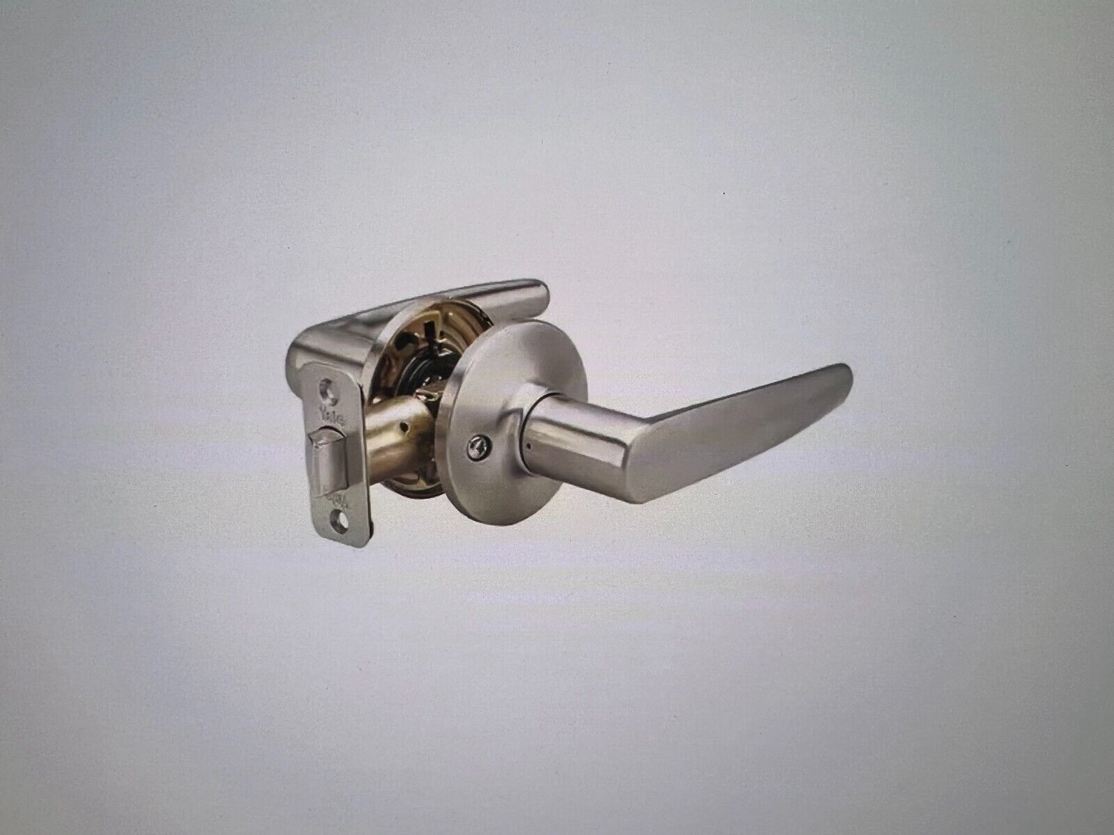 Yale Edge Alpharetta Lever in Satin Nickel - Passage ALPA15