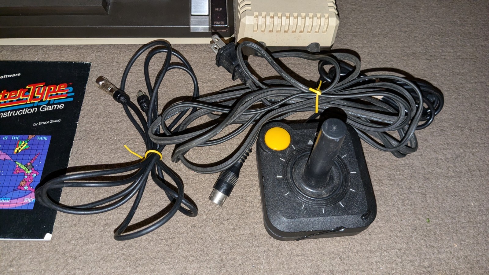 Atari 600XL Home Computer Complete W/ Manual And Hook Ups Game Is Master type