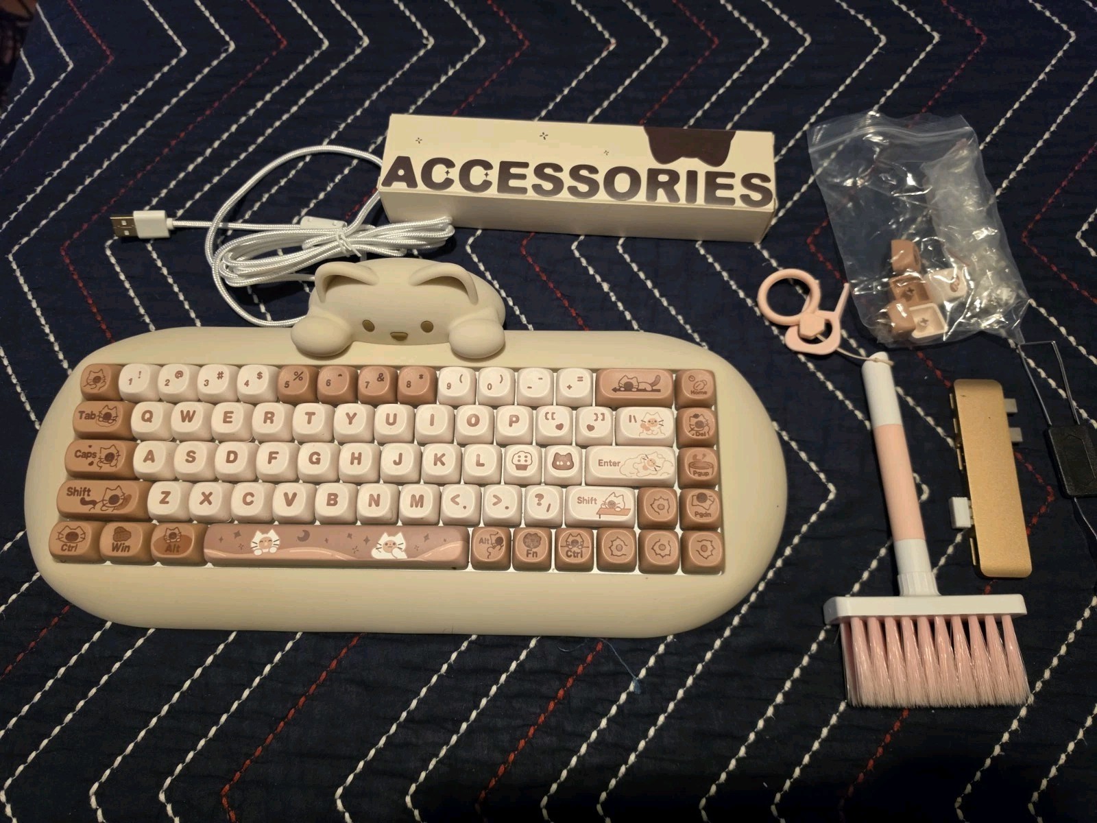 Yunzii C68 Brown Cat Keyboard - Wireless Mechanical Silicone Keyboard