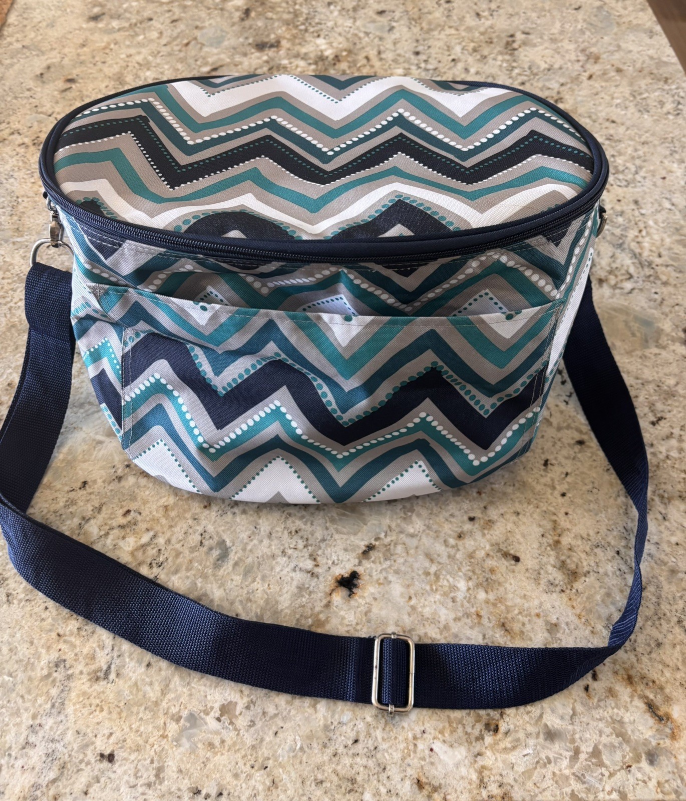 Thirty One Family Fun Thermal Insulated Picnic Cooler Tote Dotty Chevron