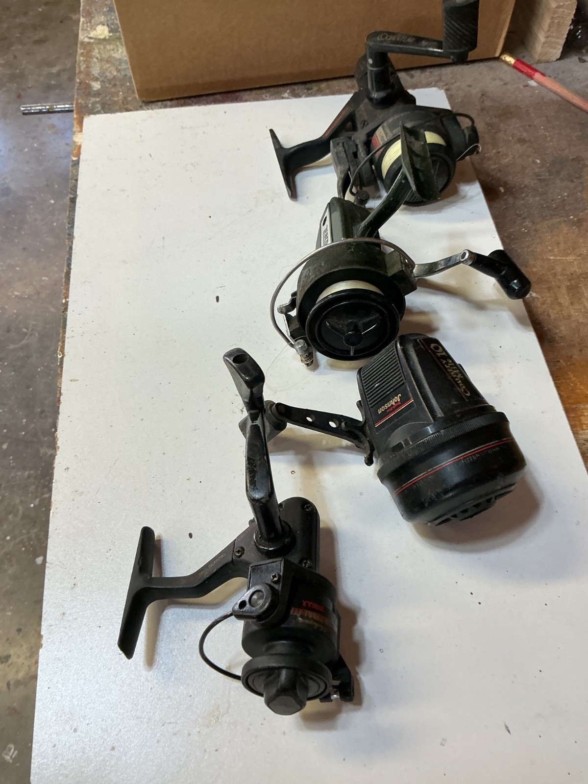4 old fishing reels