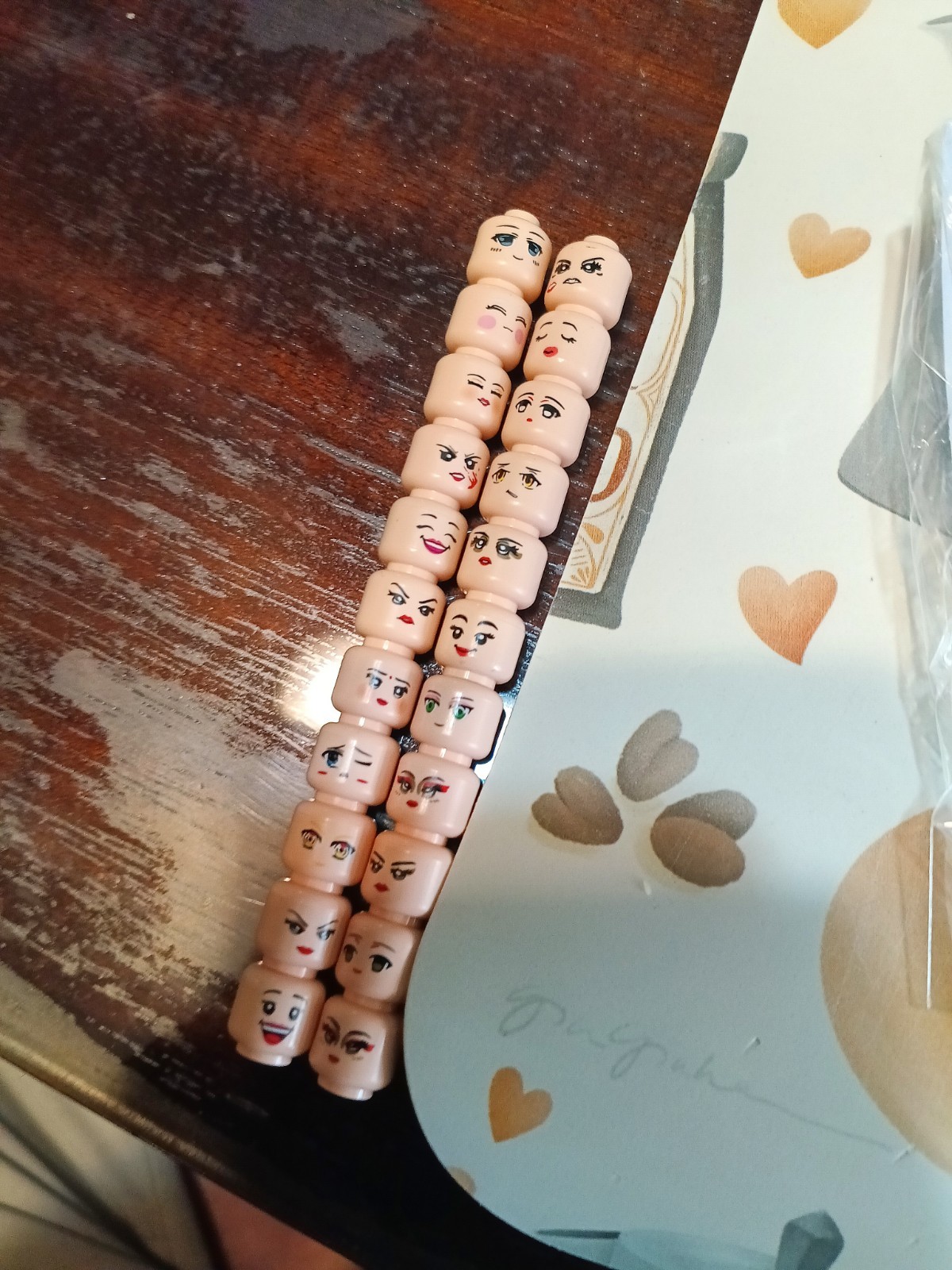 Lot Of 22 Female Heads For Lego Minifigures