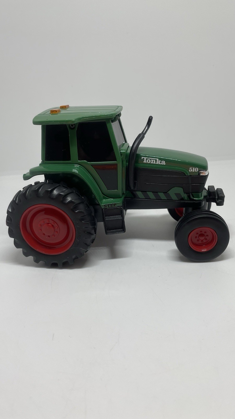 2001 Tonka Maisto Plastic & Diecast 510 Toy Tractor w/ Lights & Sounds 6" Hasbro