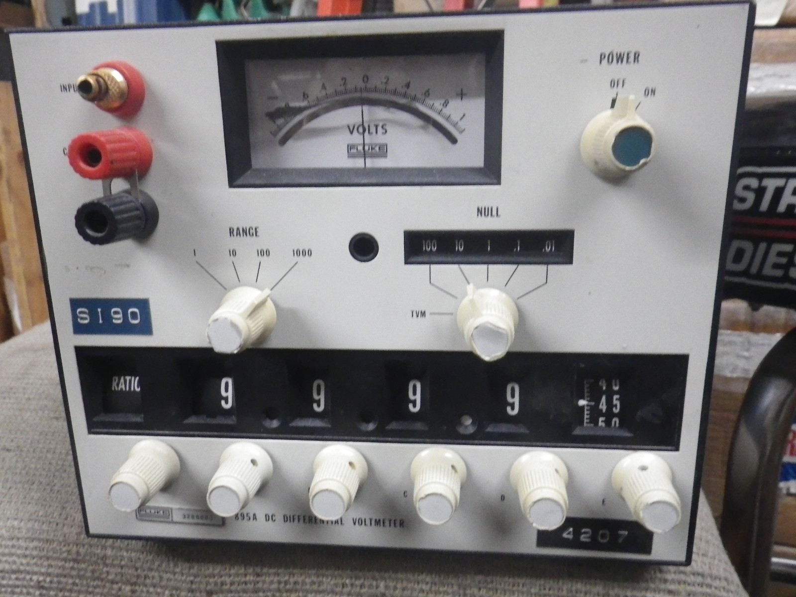 Fluke 895A DC Benchtop Differential Electrical Voltmeter 1-1000 TVM Multi-Range