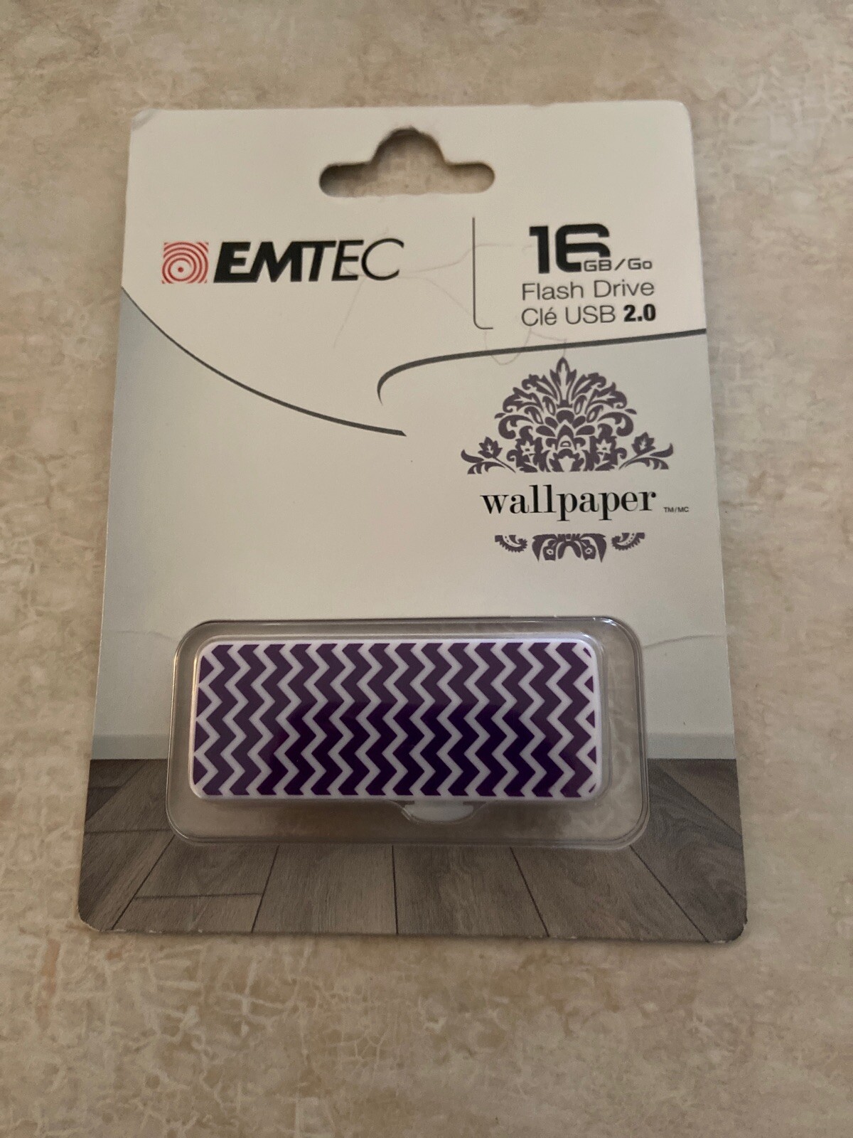 EMTEC Flash Drive Wallpaper 16 GB Storage White Polkadot USB 2.0