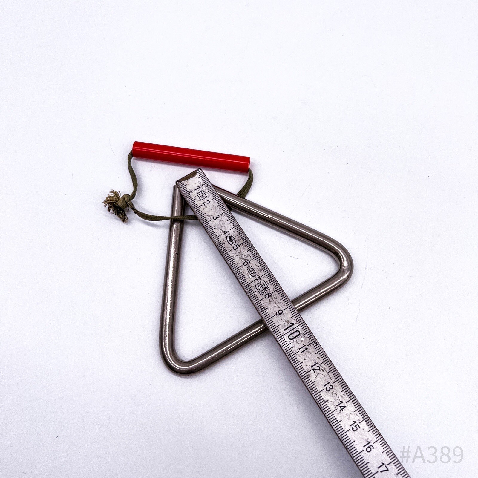 Triangle with Metal Loop, without Mallets (10.5 x 9.5 cm)