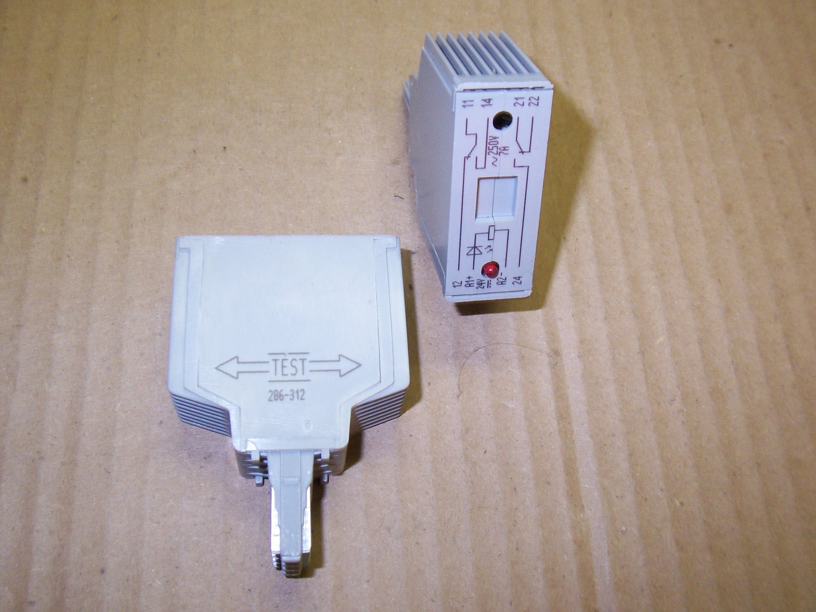 WAGO 286-312 PLUGGABLE MODULE SWITCHING RELAY 24V