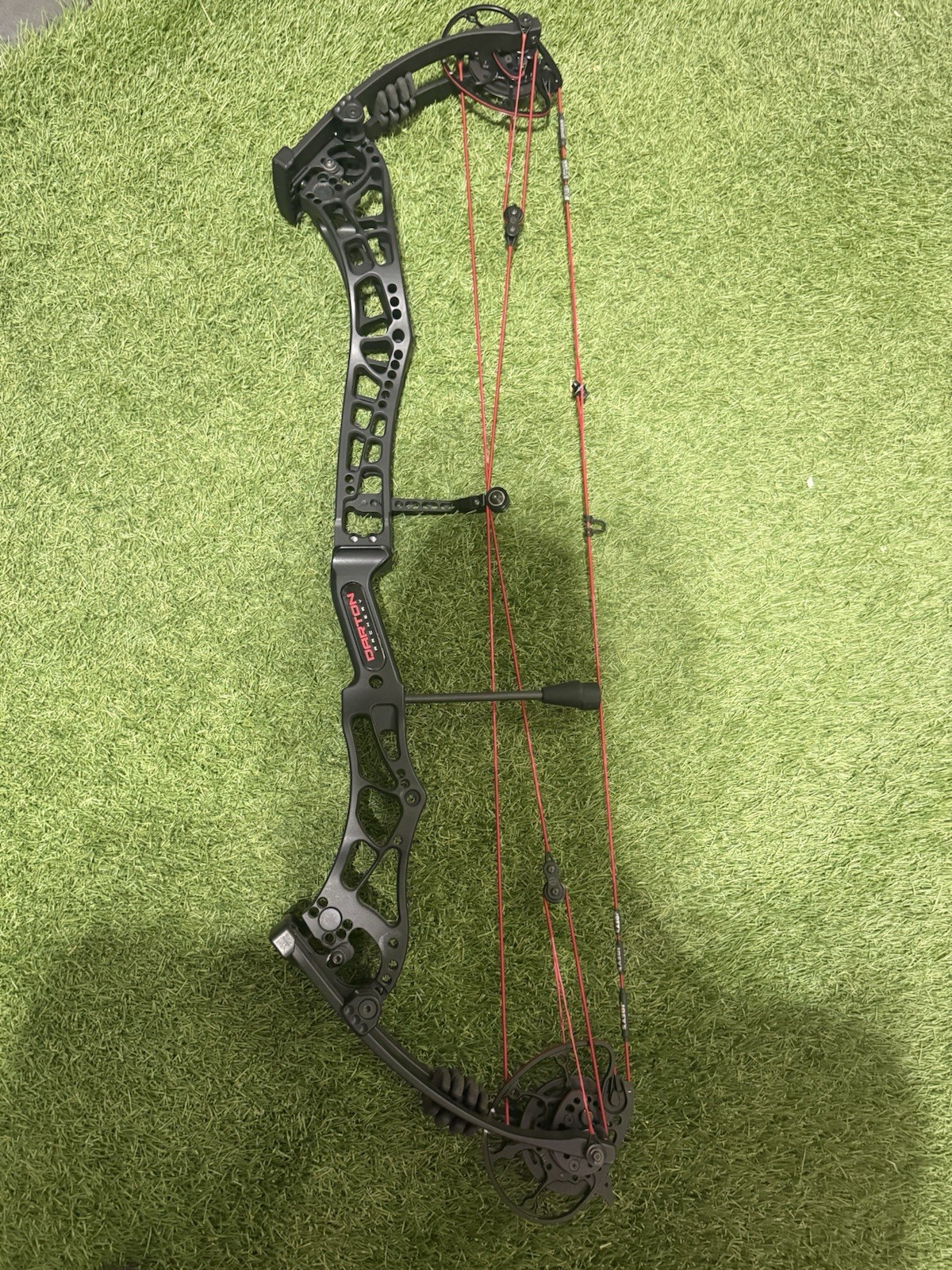 Darton Departure Compound Target Bow 60#Bllack Right-Handed