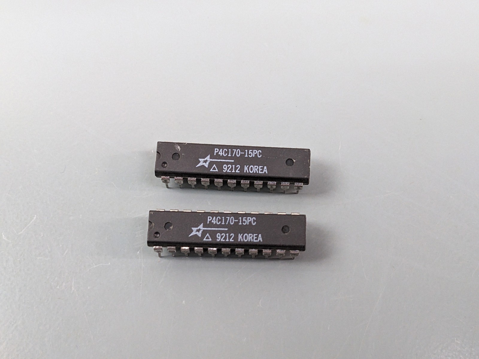 (2) P4C170-15PC 4K x 4 SRAM ICs, 15ns, Tested Good
