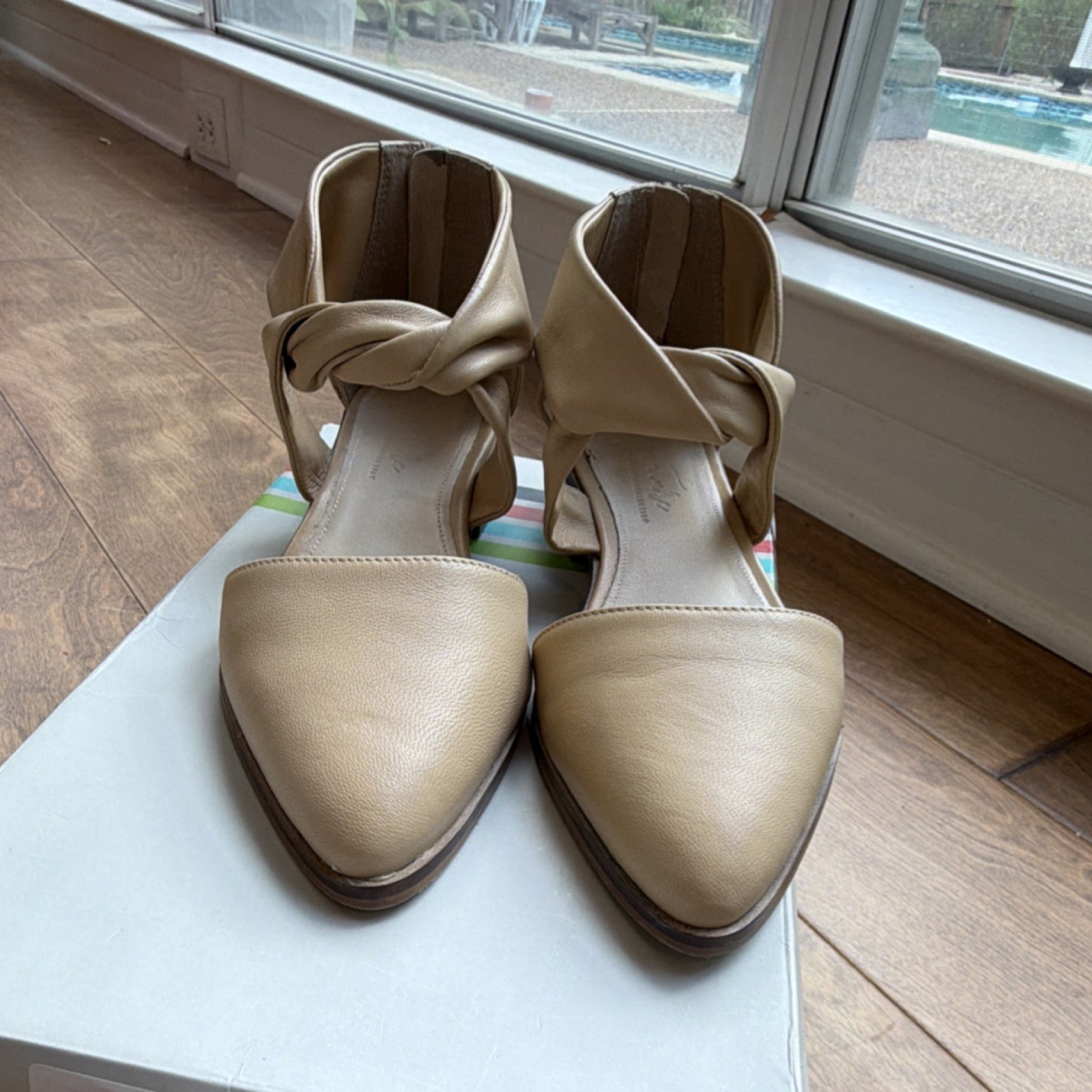 Vaneli Beige Leather Pointed Toe Flats Twist & Zipper Accent Women's 8