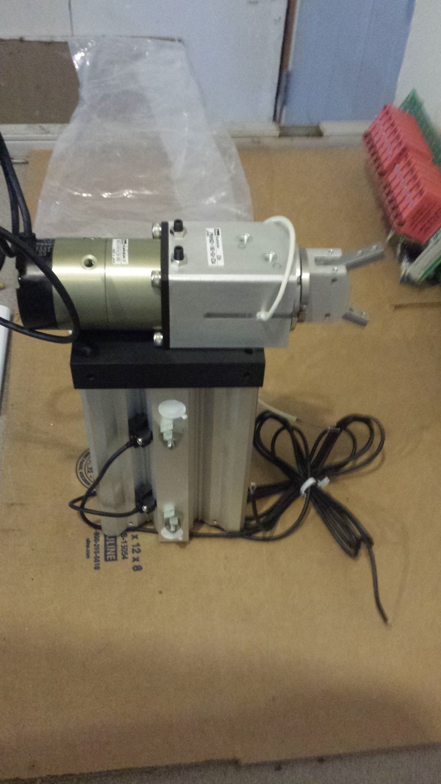 NEW Parker Kuroda Pneumatic Rotary Finger Gripper With Encoder