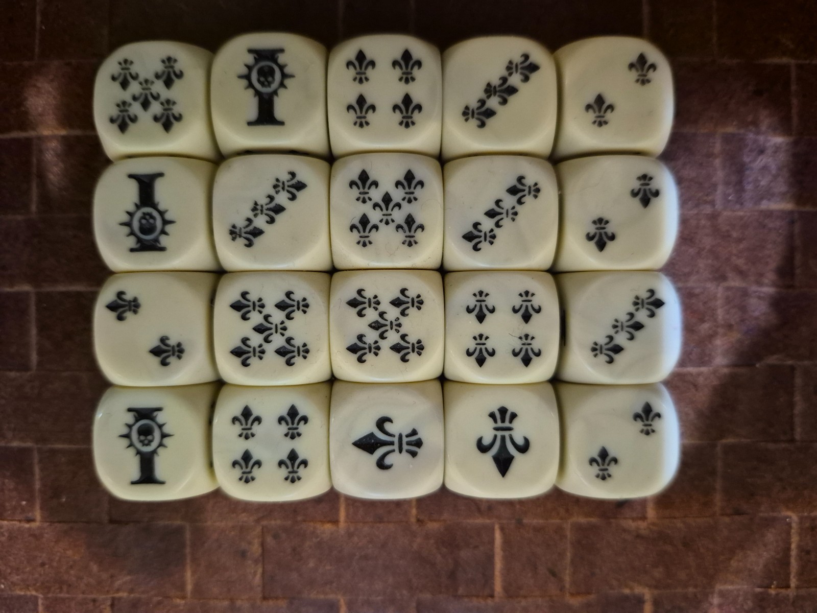 Adepta Sororitas 20 White Dice Warhammer  40,000 Sisters of Battle Loose