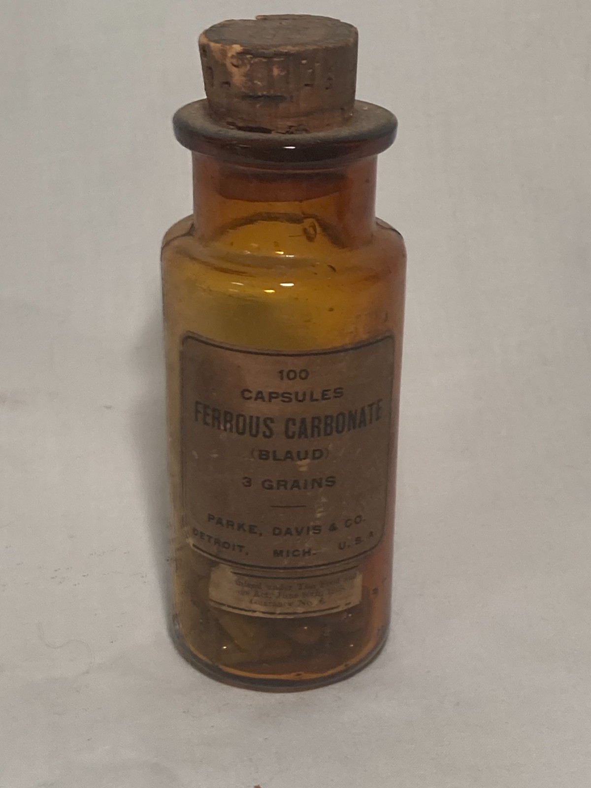 c1906 capsules Ferrous Carbonate Parke Davis Detroit Michigan Medicine Bottle