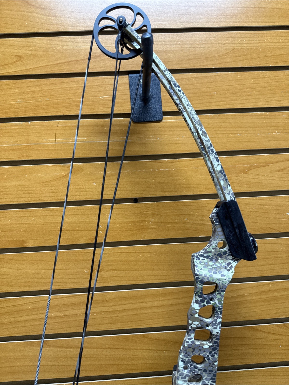Genesis Archery Gen-X Compound Bow RH Camouflage - Item 4170