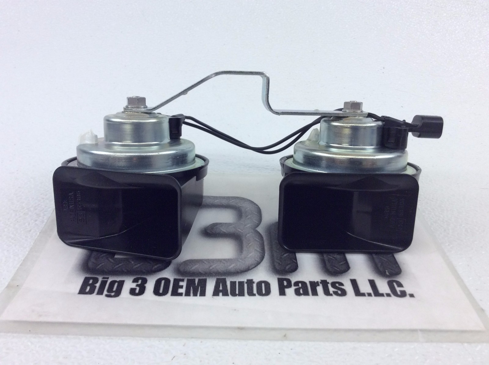 2014 - 2017 Chevrolet Silverado Tahoe GMC Sierra Yukon Dual Horn OEM 84566359
