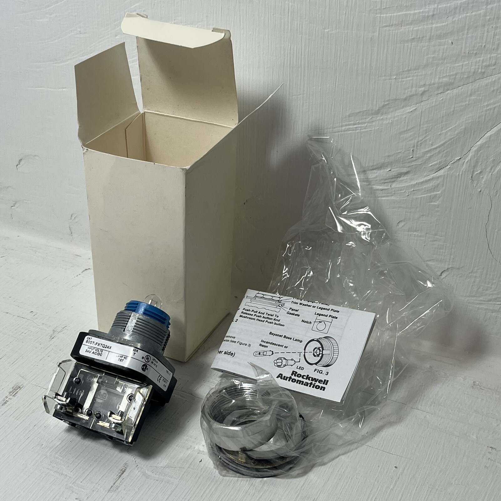 NEW Allen Bradley 800T-FXTQ24X Illuminated Push Button Series T W/O Cap NIB