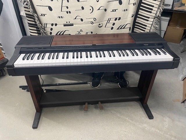 Yamaha Clavinova CVP-3 Piano - In great condition
