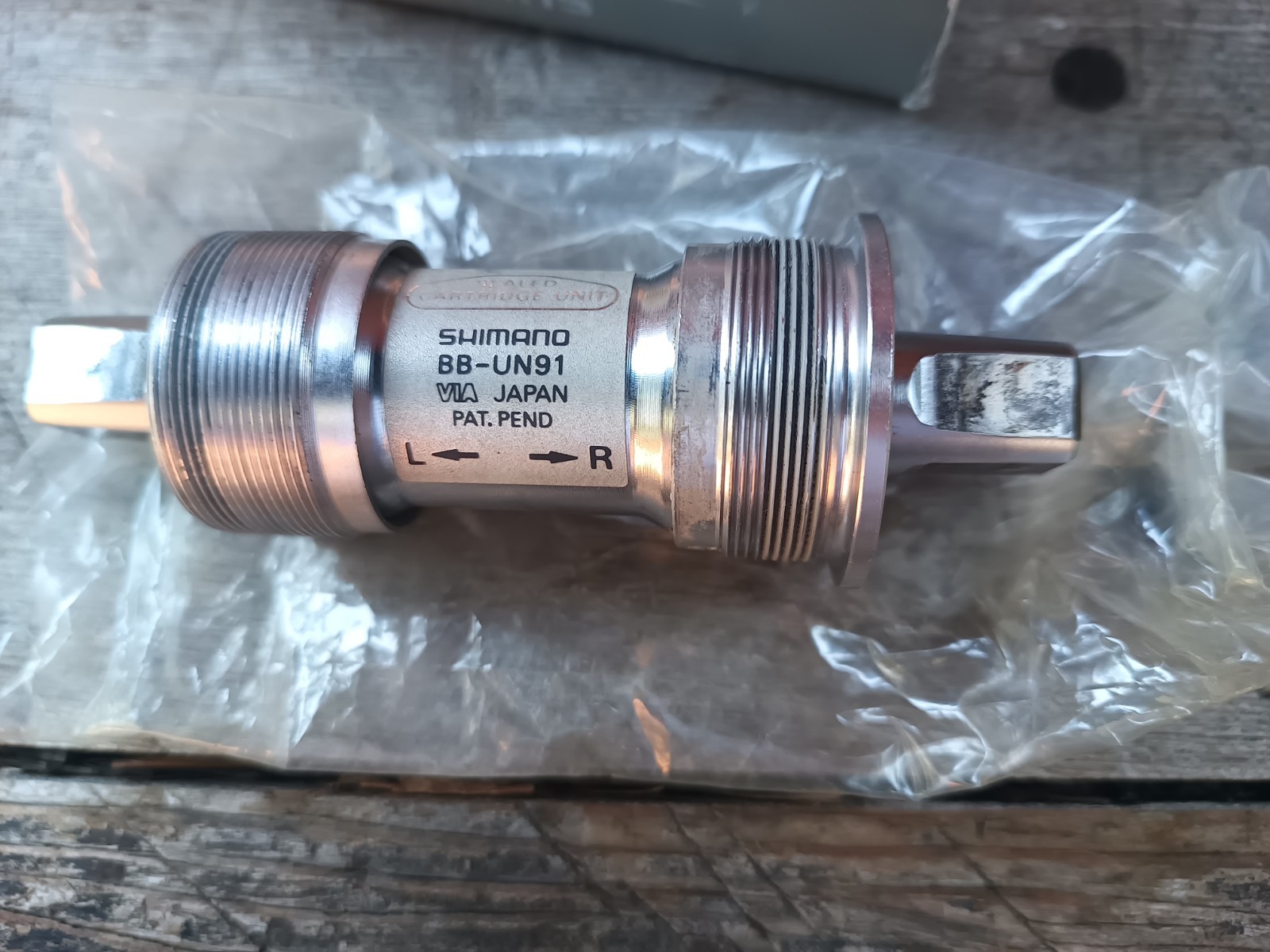 NOS NIB Shimano XTR BB-UN91 Bottom Bracket
