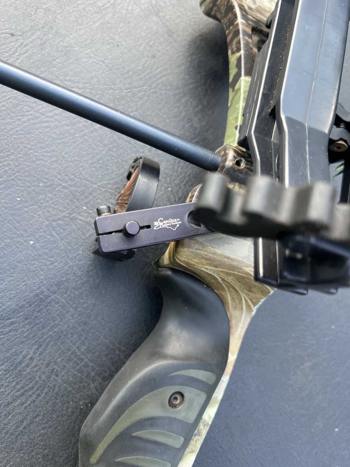 BUCKMASTERS BTR Pro Compound Bow Package Right Hand/Limb Saver/V Flight High Tek