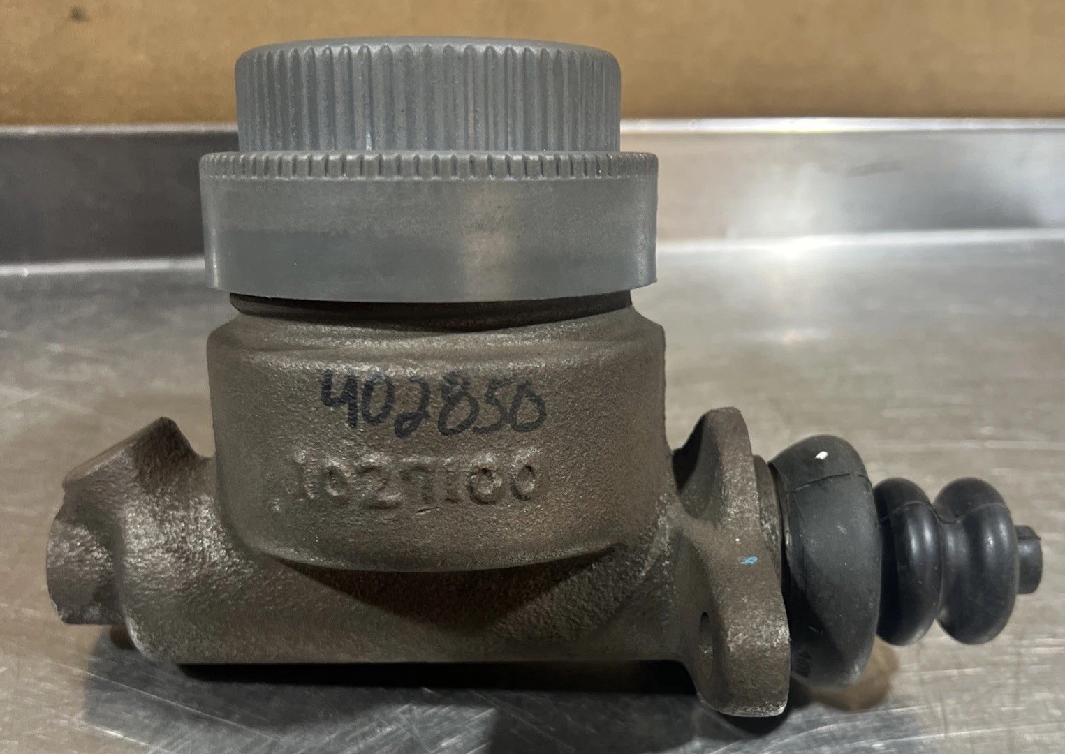 Titan Master Cylinder for Model 6 Drum Brake Actuators #1027100 Nos Surplus