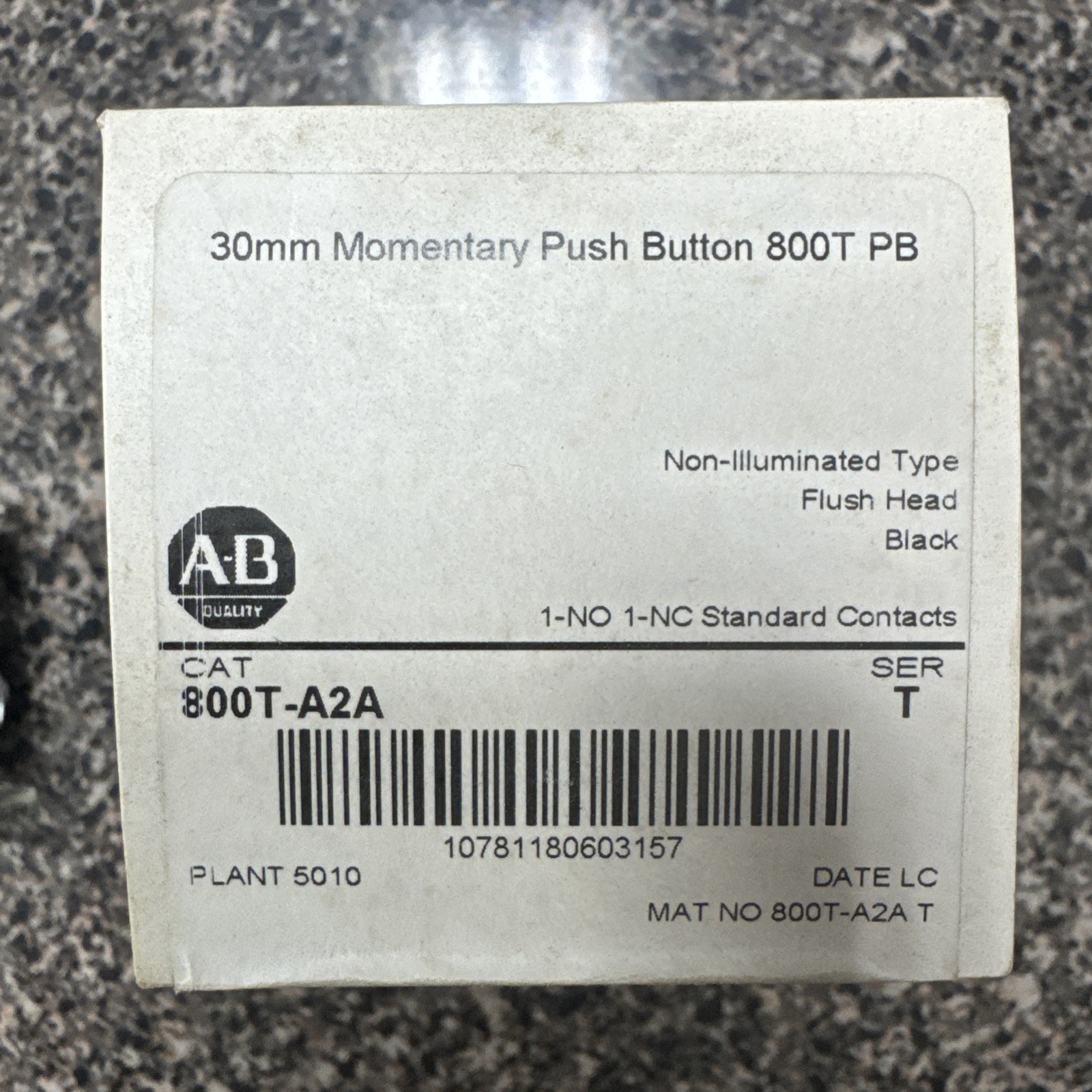 New Allen-Bradley 800T-A2A * 30mm Momentary Push Button, Black
