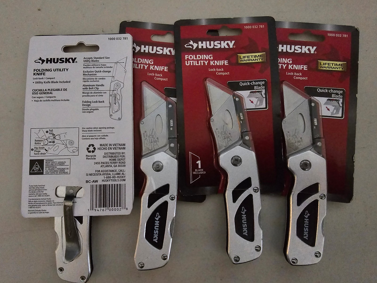 NEW!! HUSKY Compact Folding LockBack Utility Knife - Quick Change Blade 4 Pack