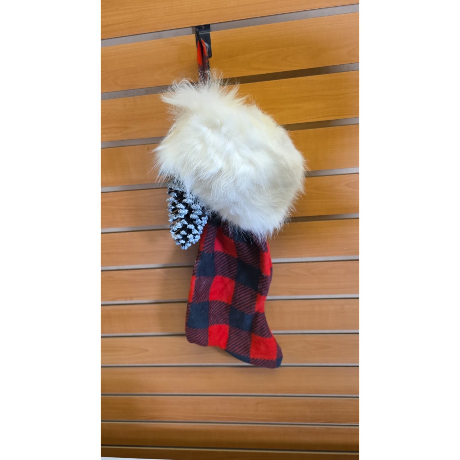 FHSUZ32 - White Fox – Checkered Pine Cone Display