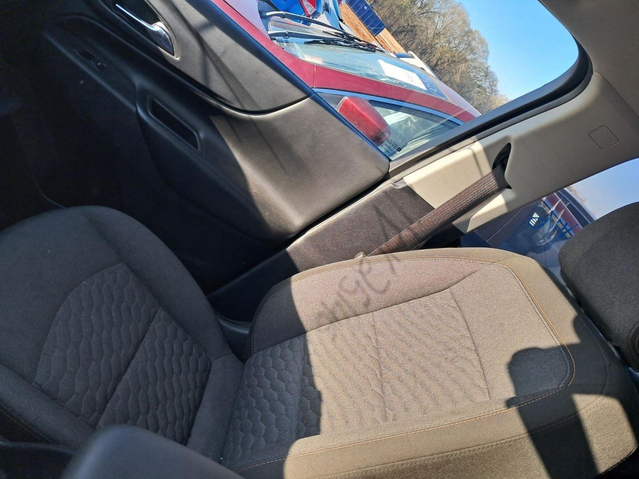 EQUINOX 2018 Glove Box 4894799