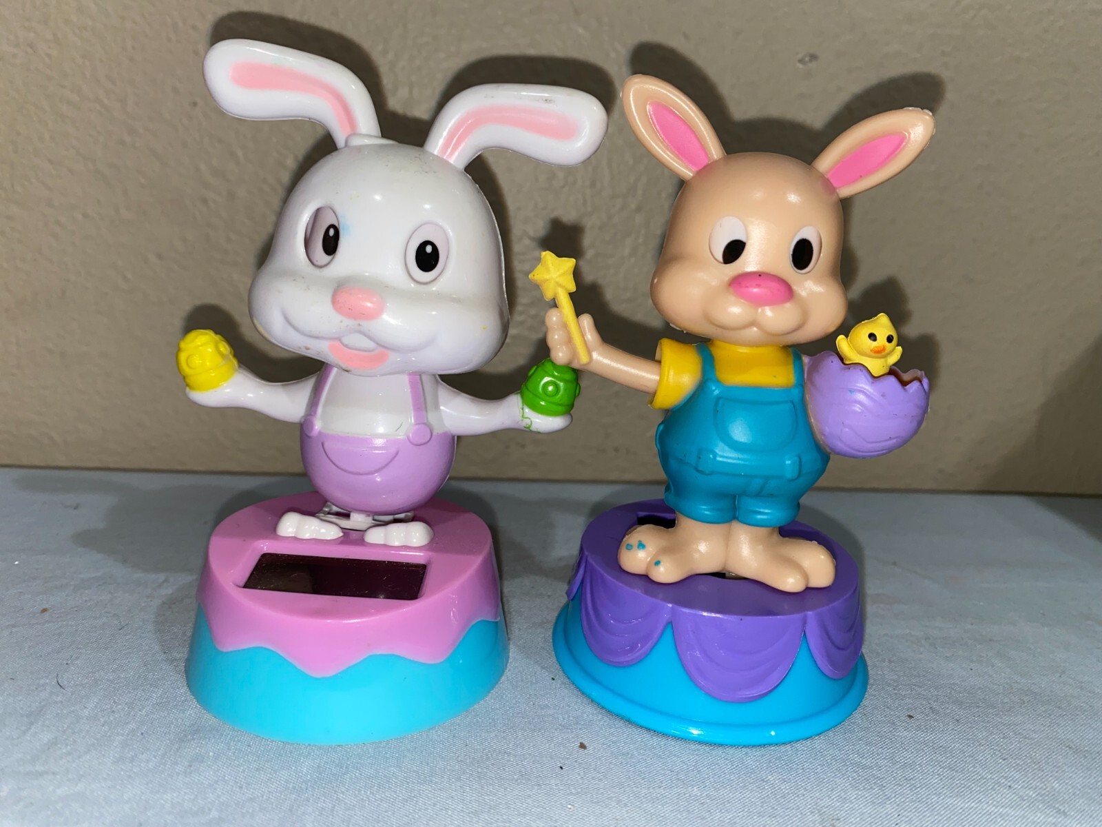 Lot Pair Solar Powered Dancing Easter Bunny Chick in Egg Holding eggs (ToteBBB)