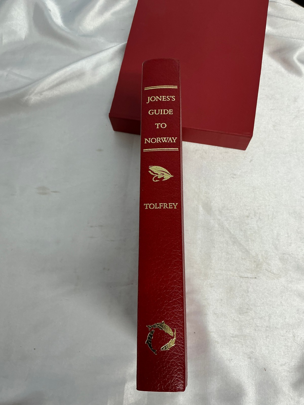 Jones's Guide to Norway Tolfrey