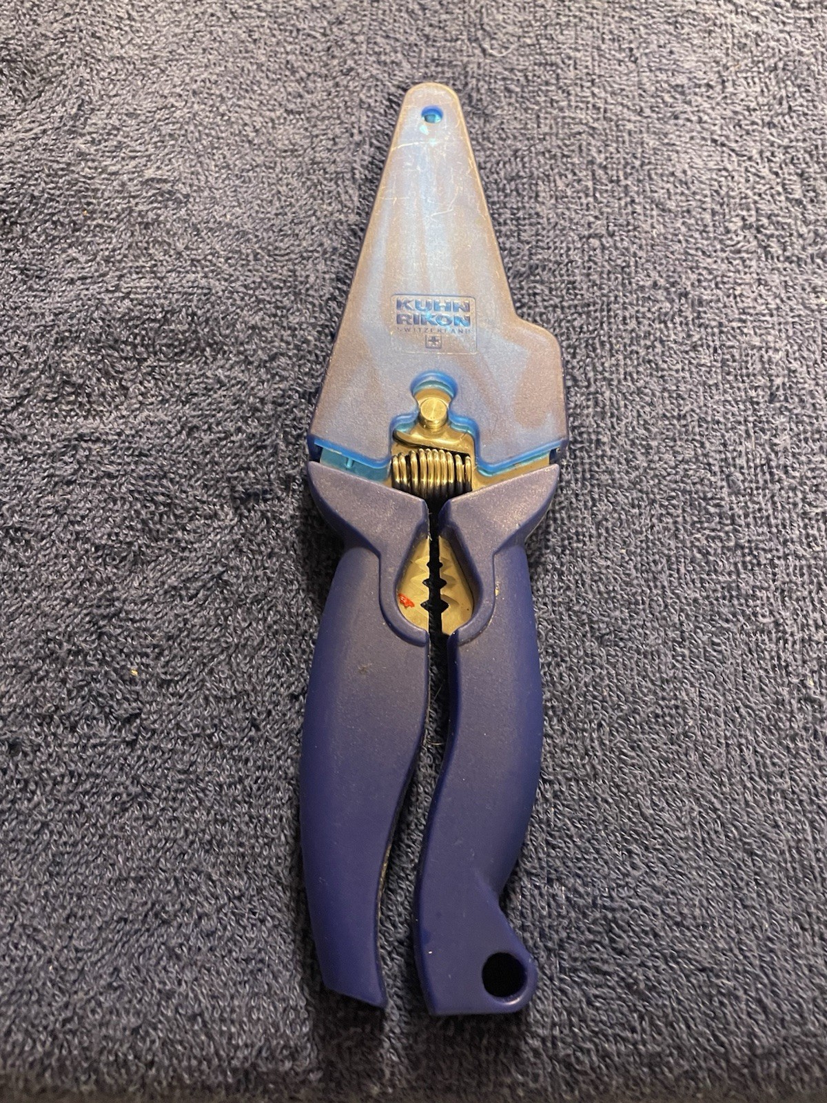 Kuhn Rikon Kitchen Shears with Safety Cover Blue Kitchen Scissors