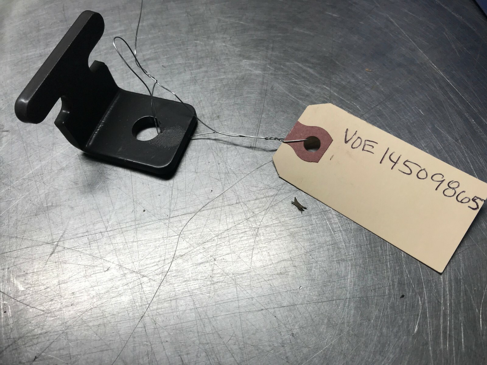 14509865 GENUINE VOLVO BRACKET VOE14509865