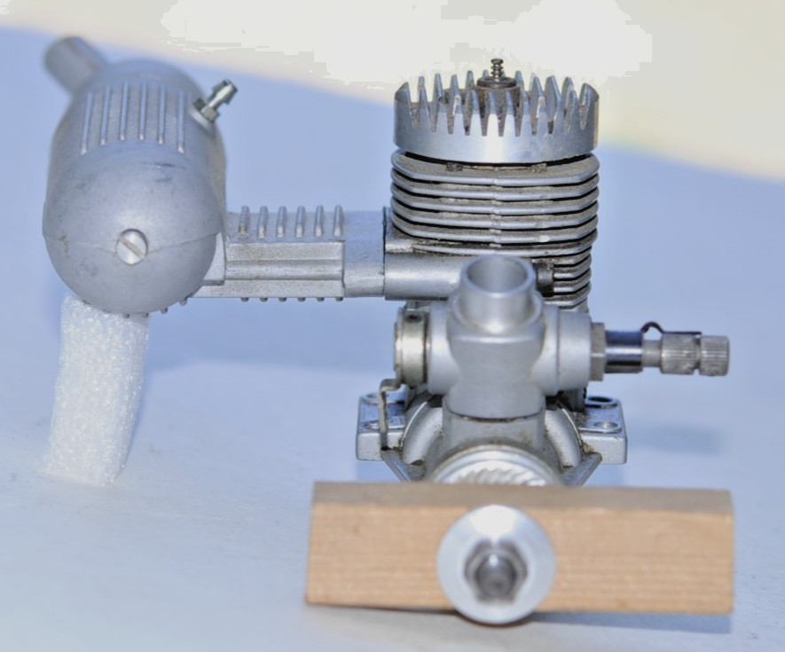 Magnum Pro SE 46 model aircraft engine w/ muffler, great compression