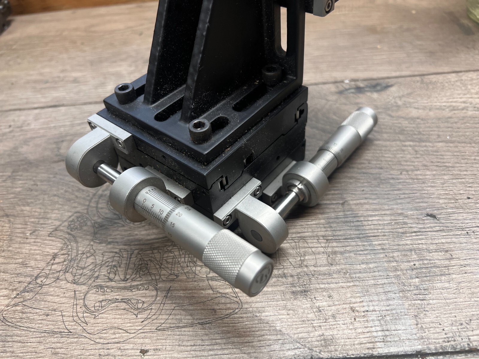 NEWPORT ROTABLE TABLE / MICROMET CROSS SLIDE ANGLE PLATE