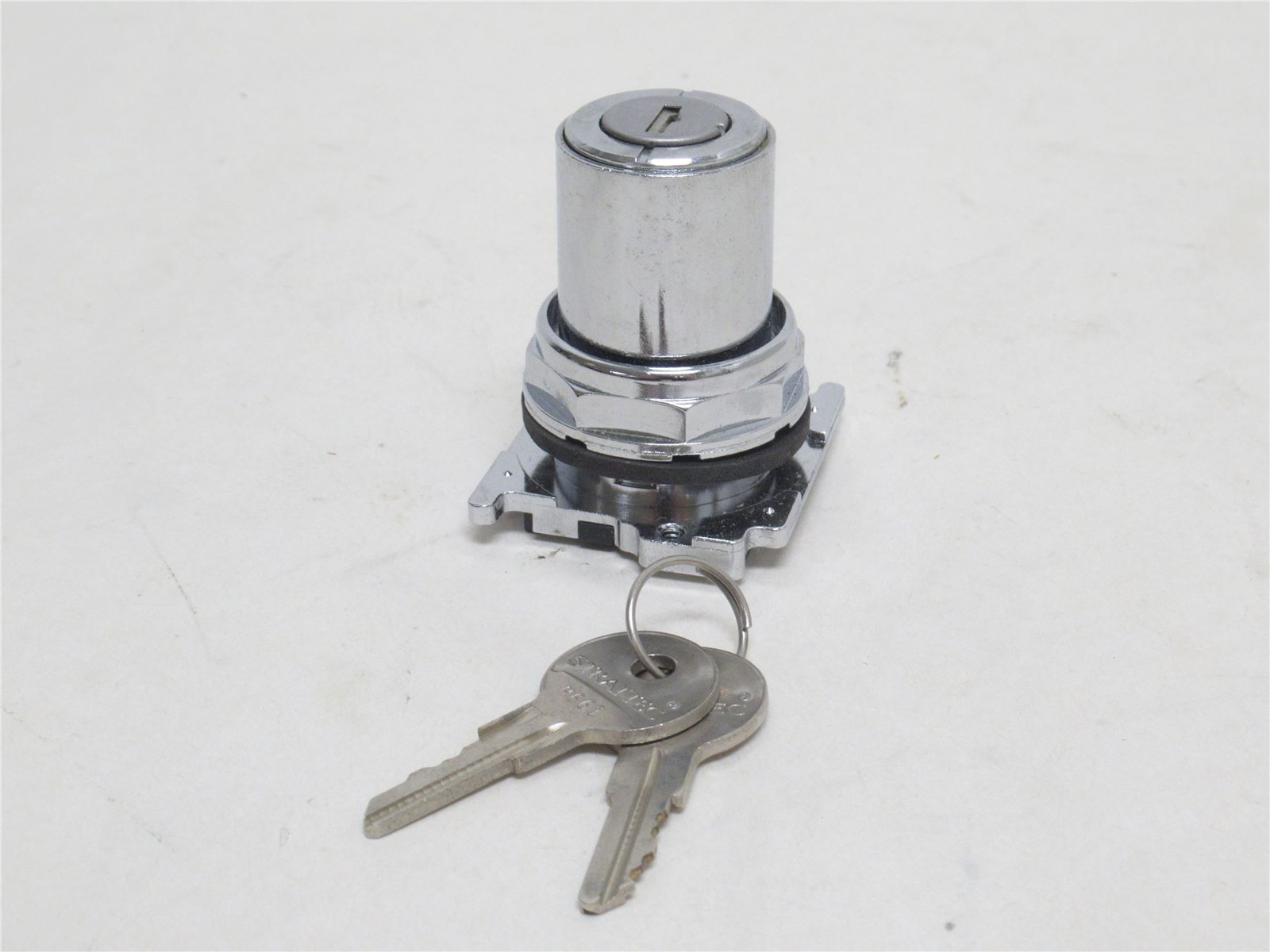 240248 New-No Box; Cutler-Hammer 10250T15234 Keyed Push-Button; 4-Pos; CAM: 3