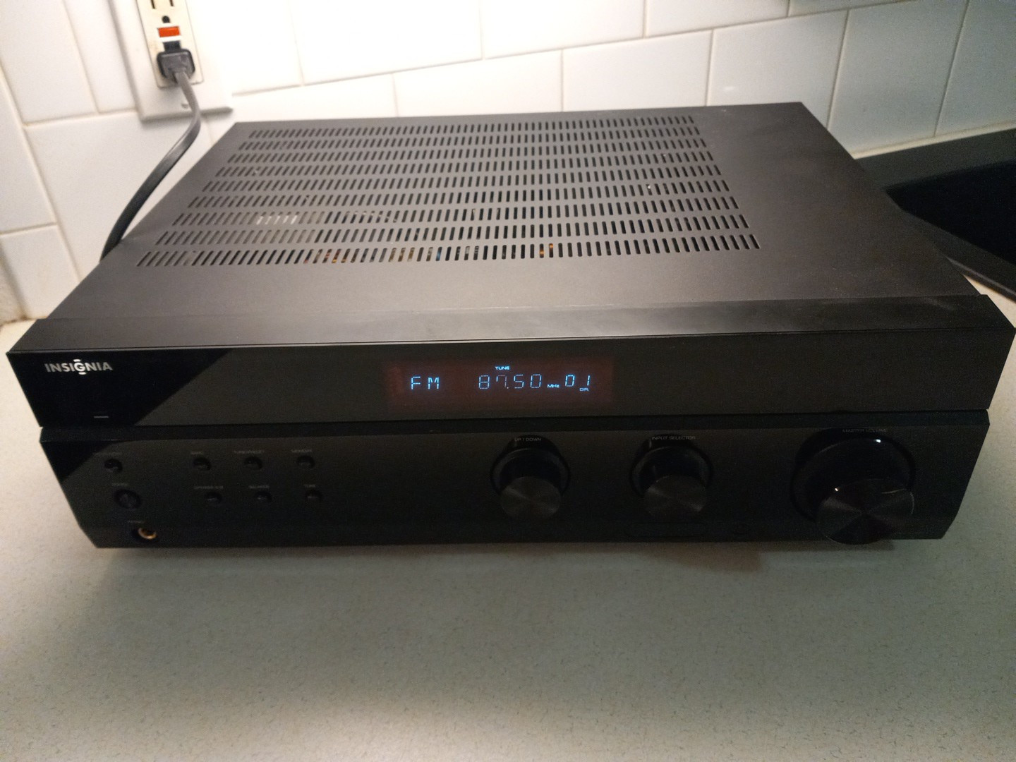 Insignia NS-R2001 200w 2 Channel AM FM Stereo Receiver System No Remote