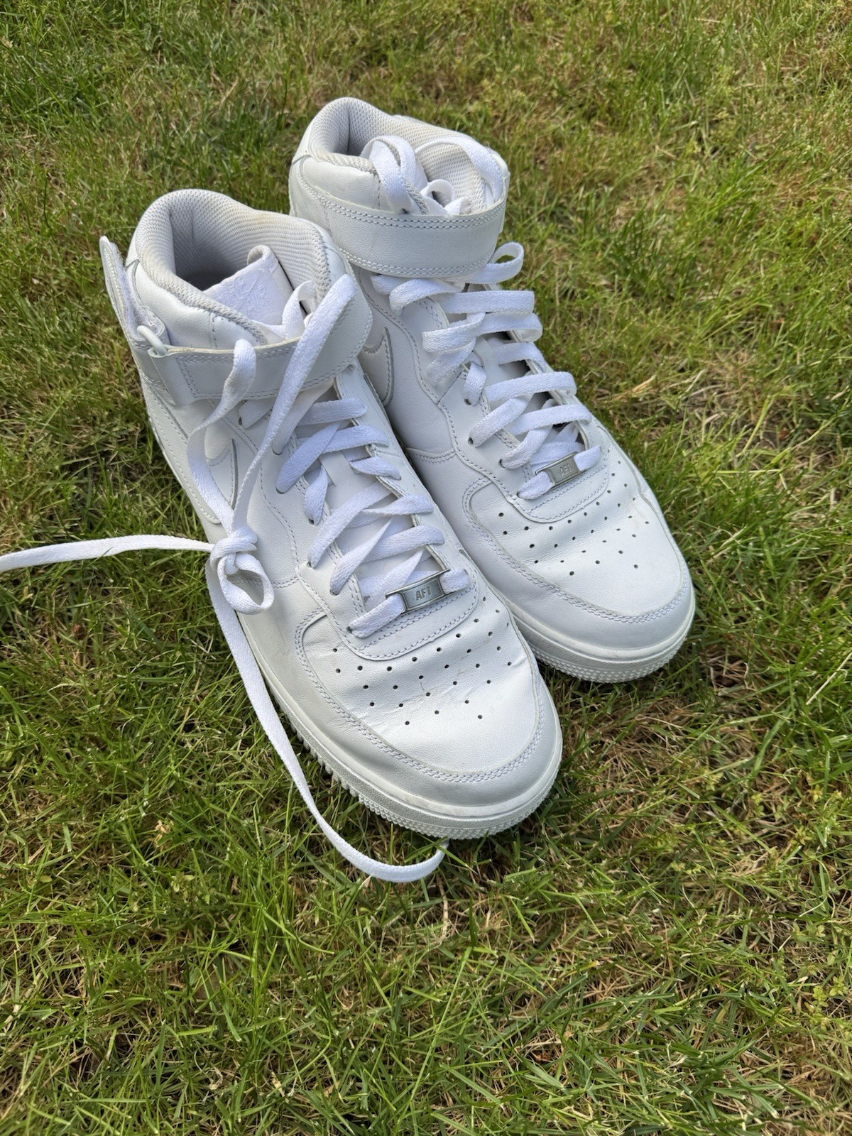 Nike Air Force 1 Mid Top White Solid Lace-Up Hook & Loop Men's Sneakers
