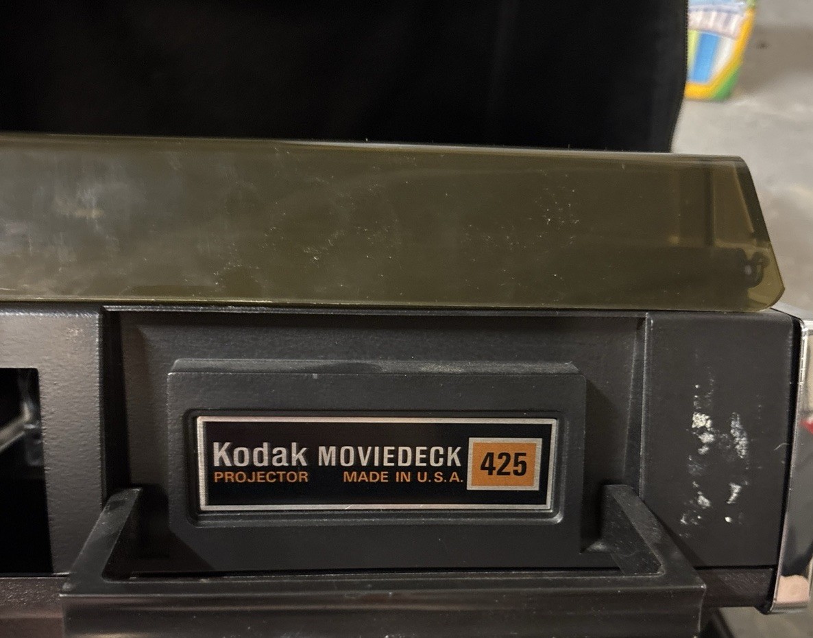 VINTAGE Kodak Movie Deck 425 Projector With Bag In Great Condition
