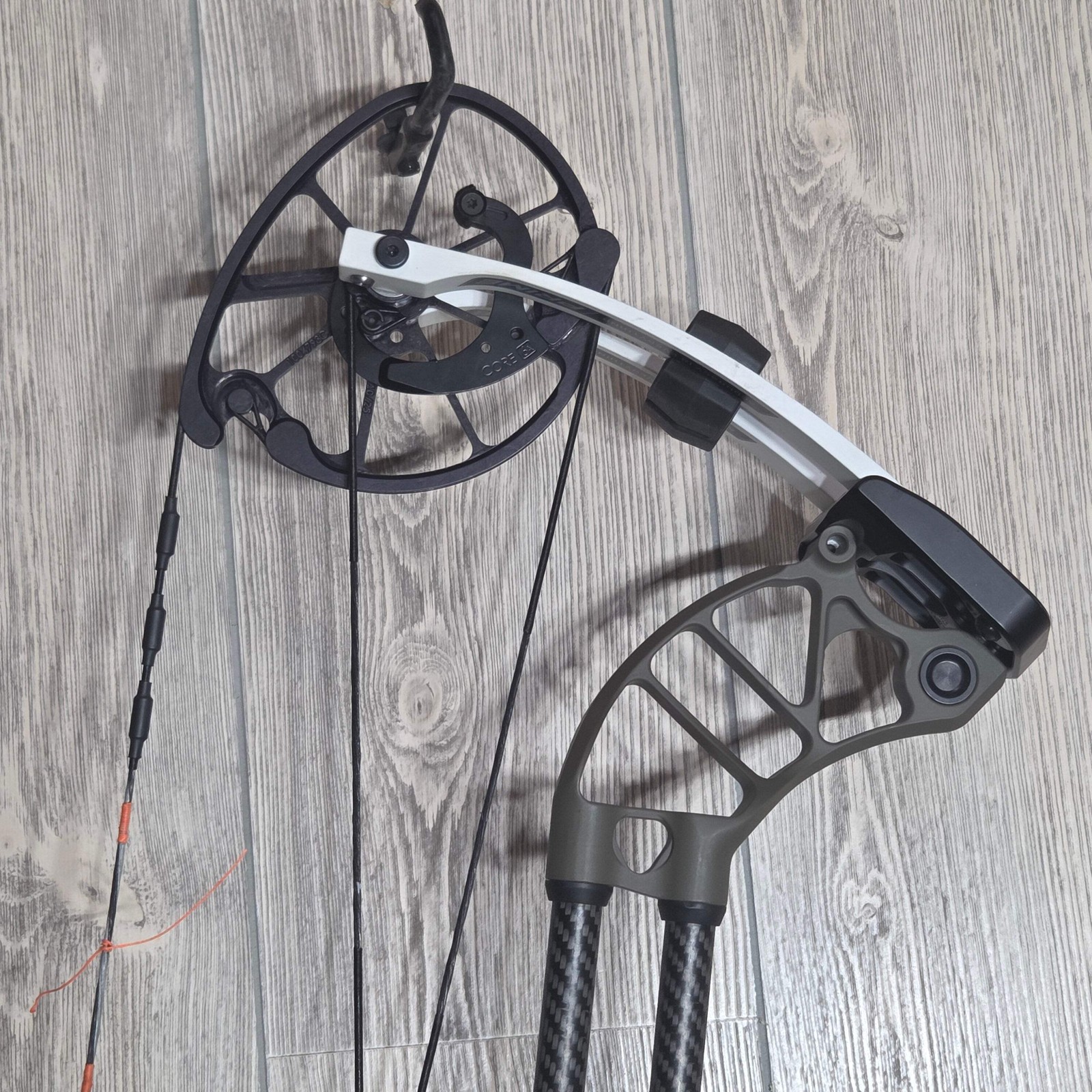 Prime Form 60-70# Morrel Riser White limbs