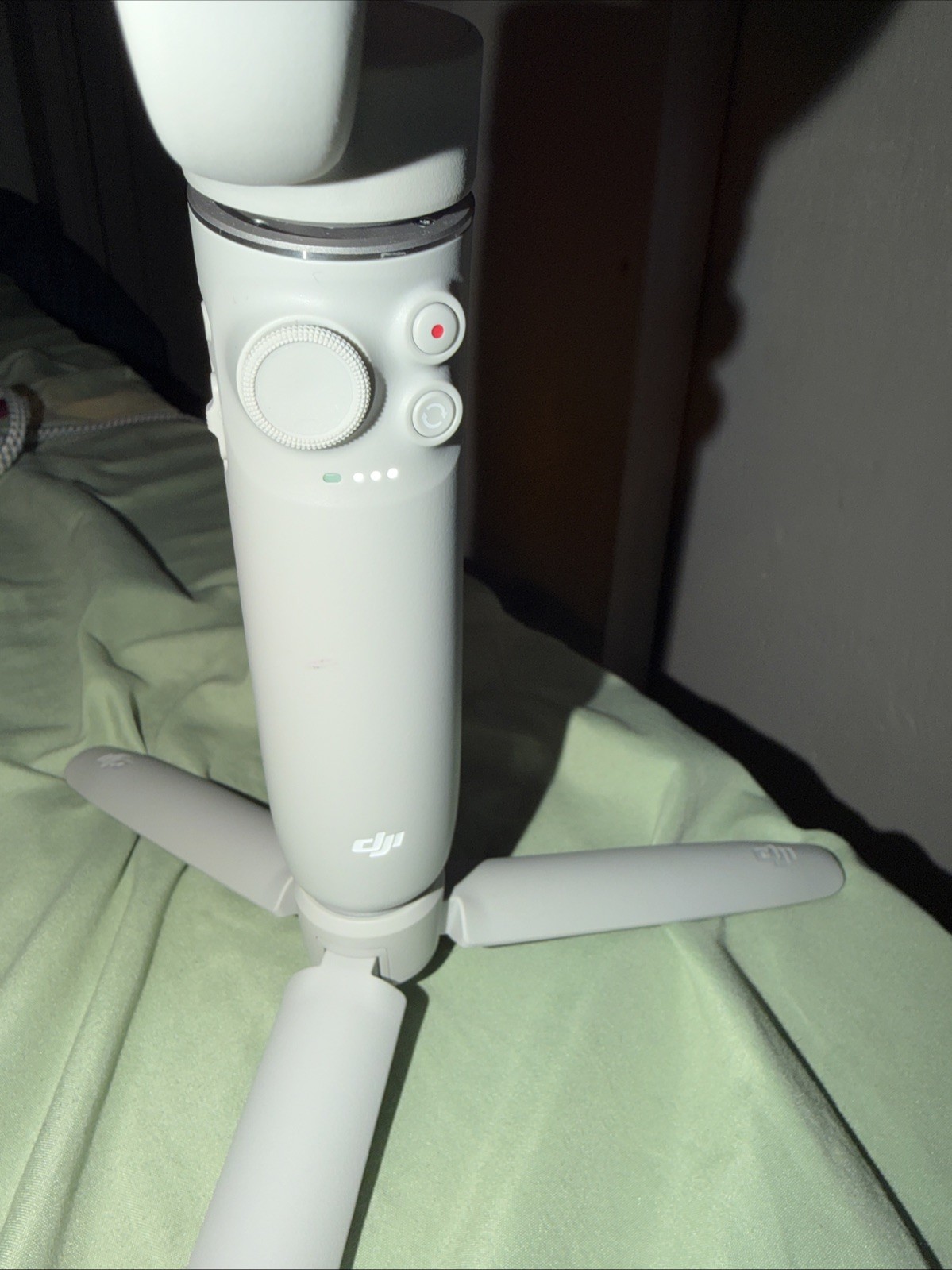 DJI OM 4 - Handheld 3-Axis Smartphone Gimbal Stabilizer