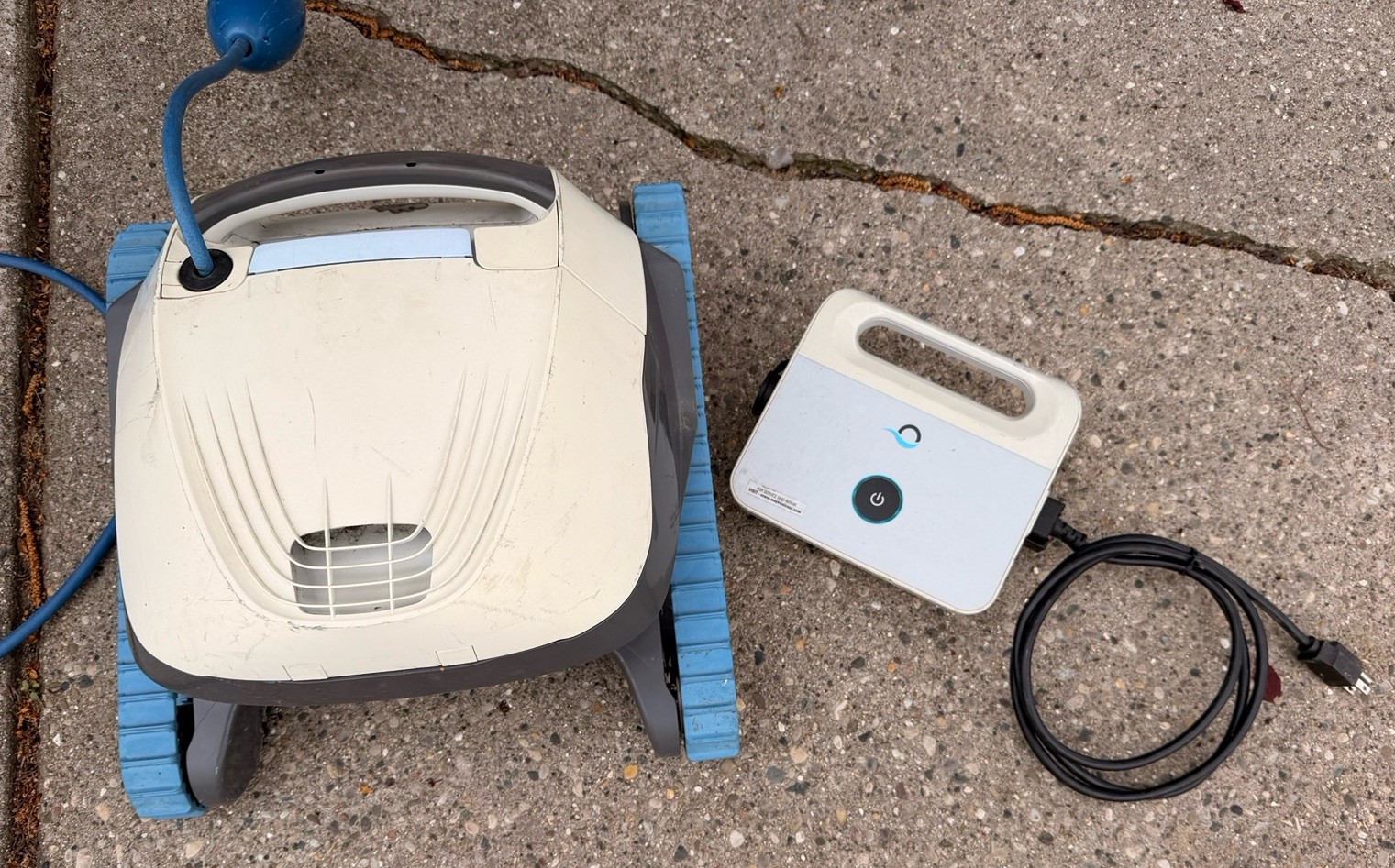 Dolphin S50 robotic pool cleaner 88886131-USF Works Great Used Robot Vacuum