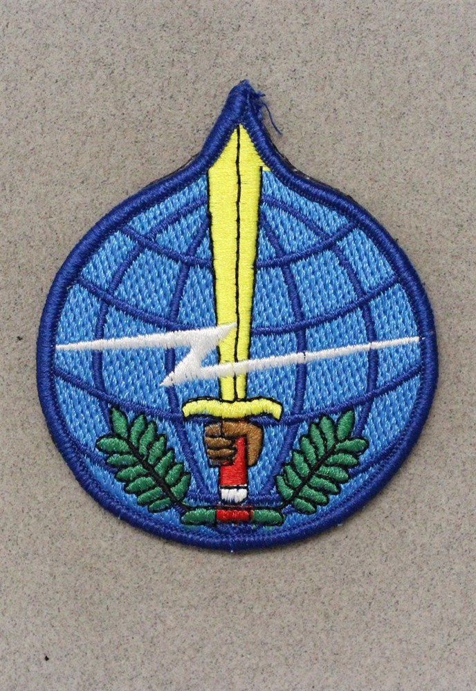 7th Airlift Squadron w/hook & loop back - Air Force Patch 2628