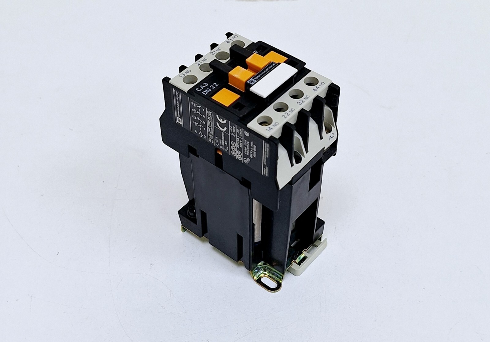 Telemecanique CA3DN22 / 220V DC Control Relay
