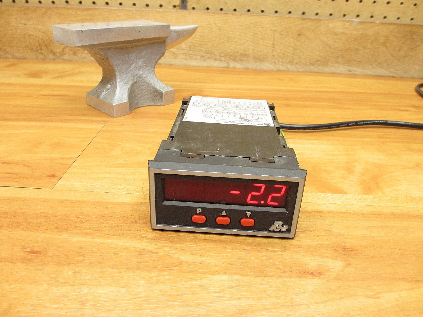 Red Lion Controls IMP20102*USED POWERS UP* Panel Meter