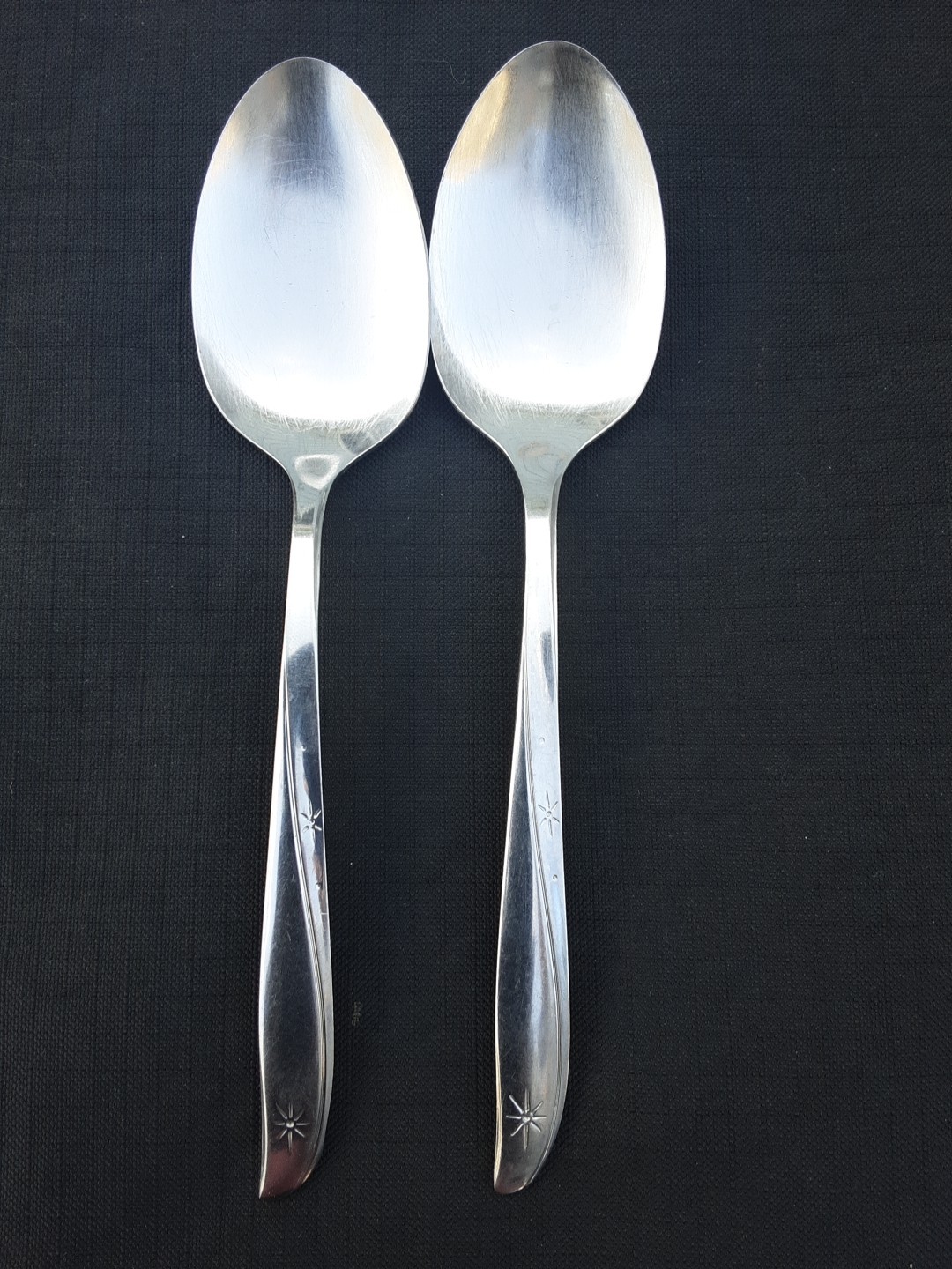 4 Oneida Community Twin Star Serving Spoons - Used