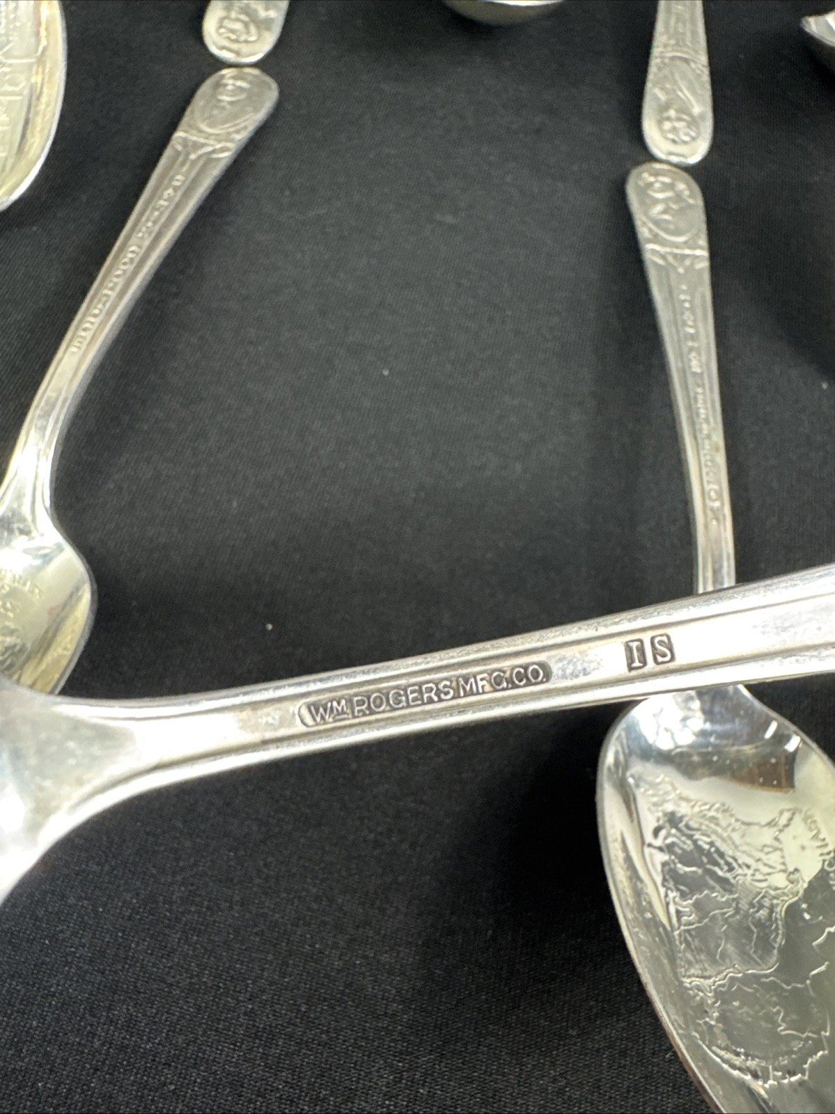 WM Rogers 30 Piece Silverplate Presidential Spoon Set