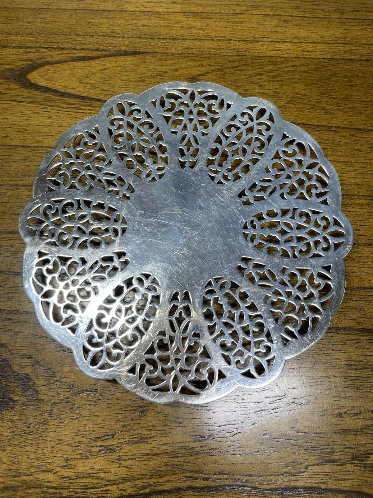 Vintage Wm Rogers Silverplate Footed Trivet 6.5” Dia. Doily Shaped Reticulated