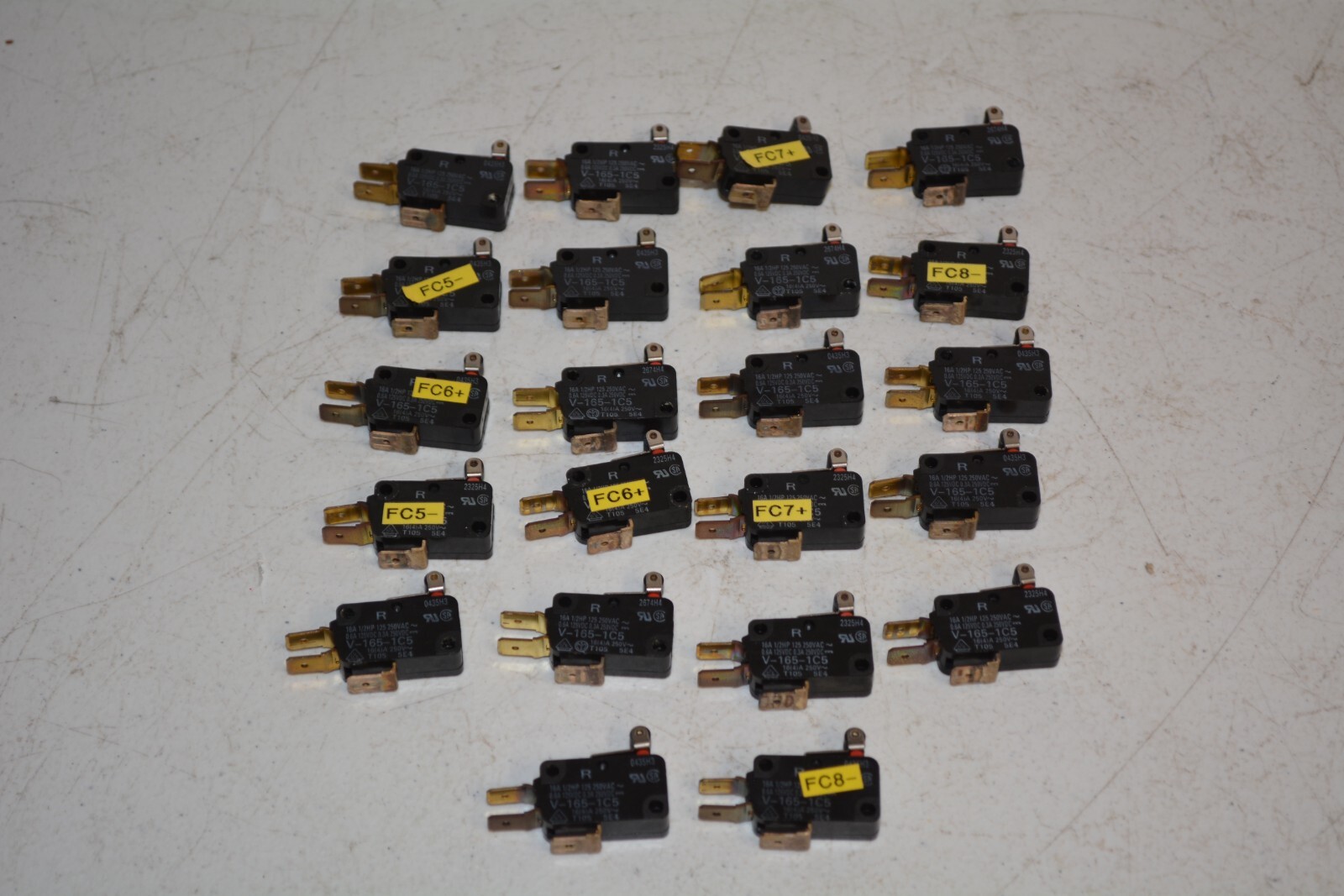 Lot 18x Omron V-165-1C5 Snap Action Limit Switches #W5561