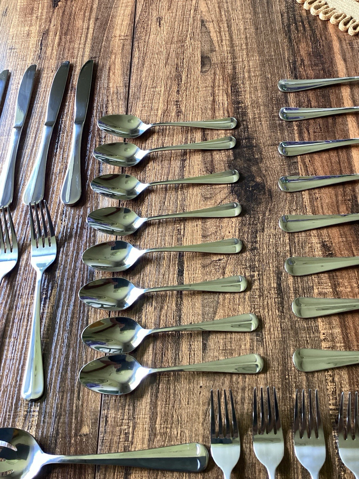 Hampton Silversmiths Stainless China 199 44 Pieces Flatware with Tray