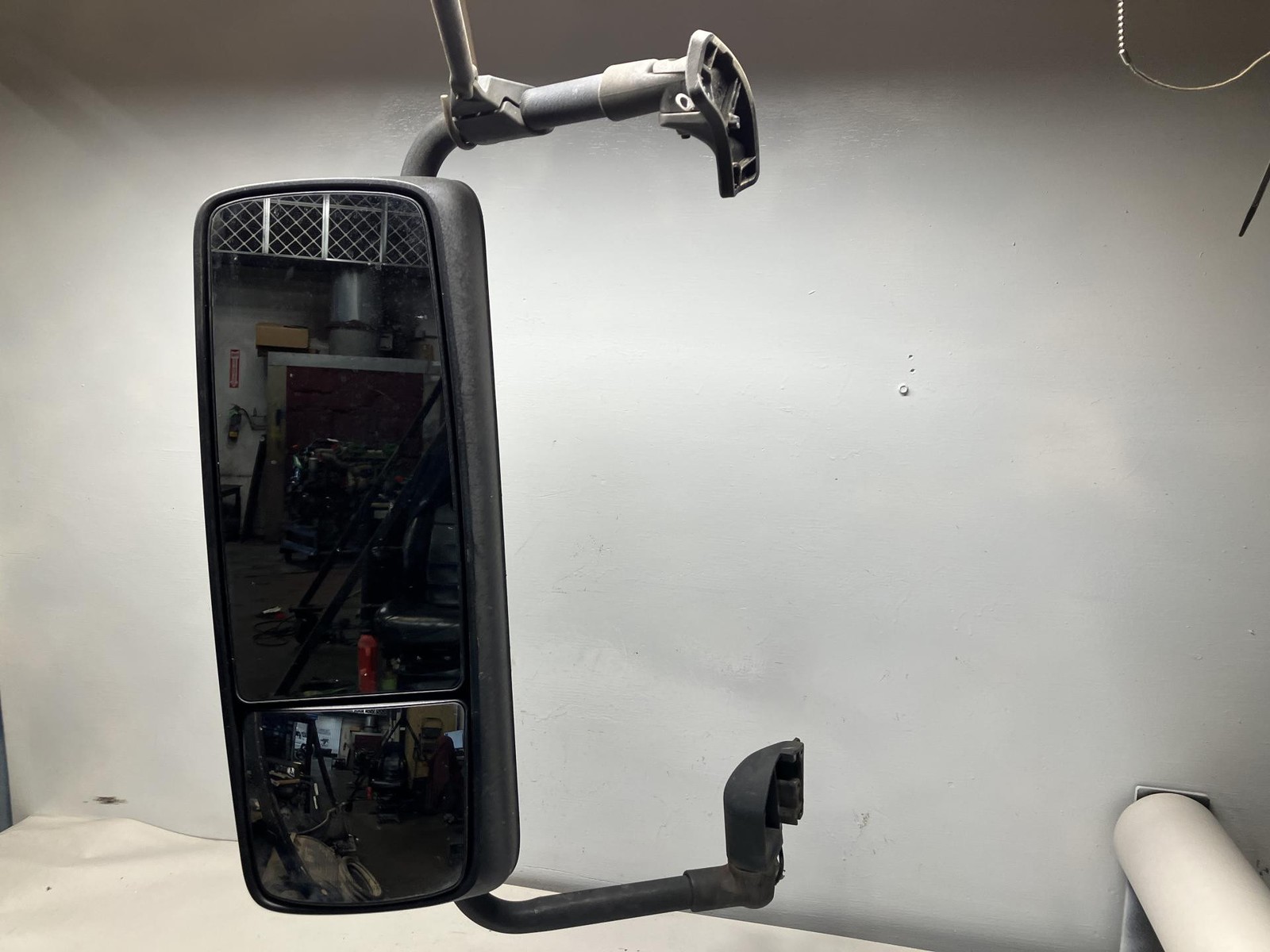 2012-2026 Volvo VNL POLY Left/Driver Door Mirror - Used | P/N 472LH